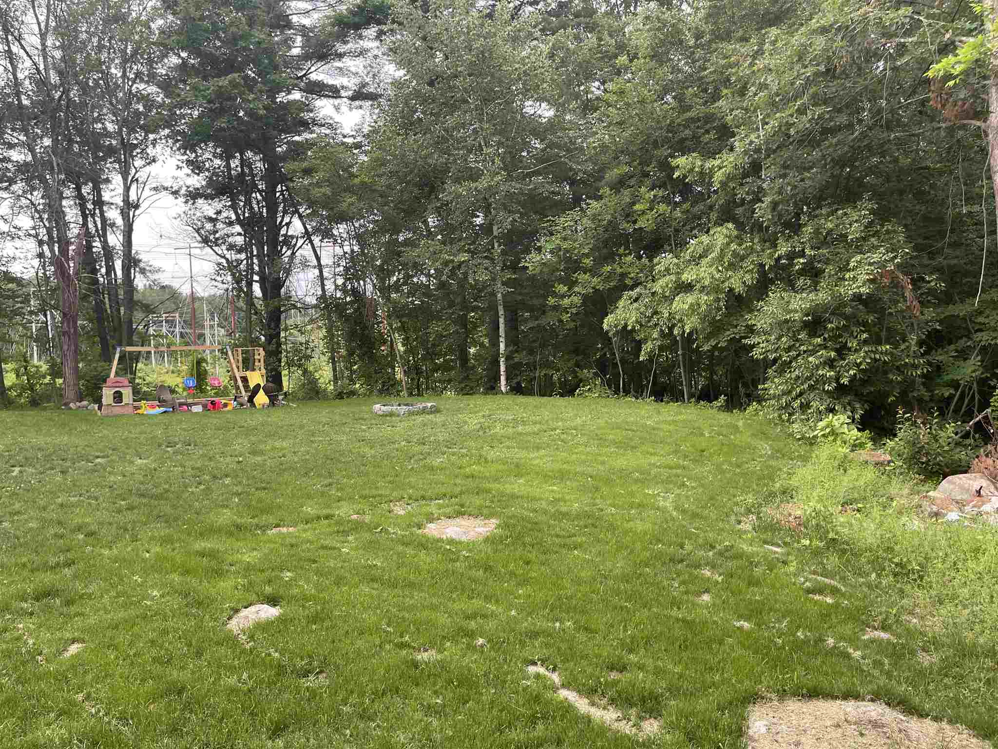 225 High Range Road Londonderry, NH 03053 - Photo 4 of 25