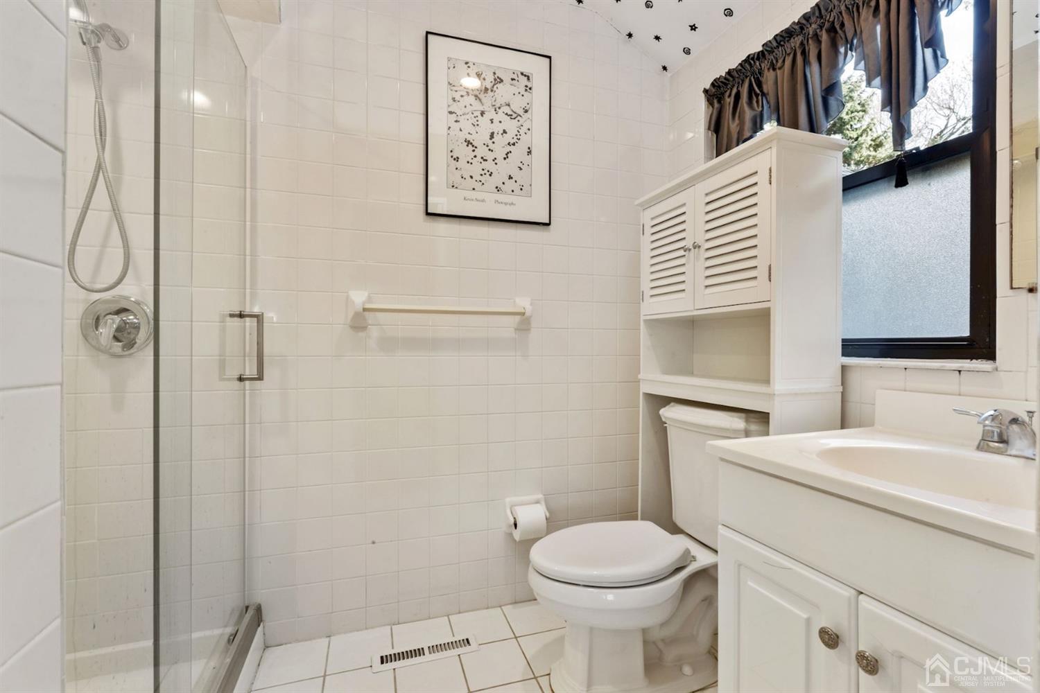 424 Chain O' Hills Road Colonia, NJ 07067 - Photo 14 of 36 a bathroom with a sink toilet and shower