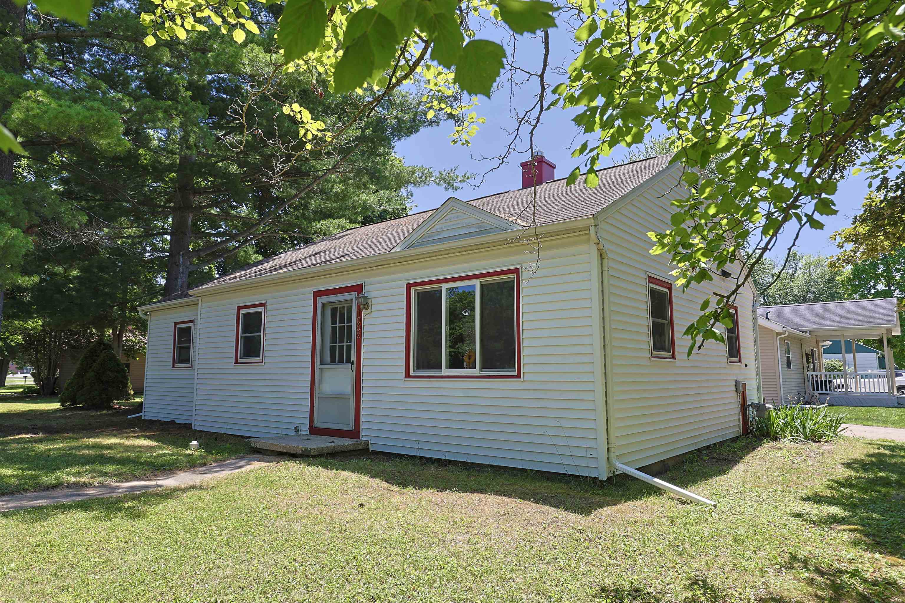 1002 East Sugnet Road Midland, MI 48642 - Photo 1 of 28