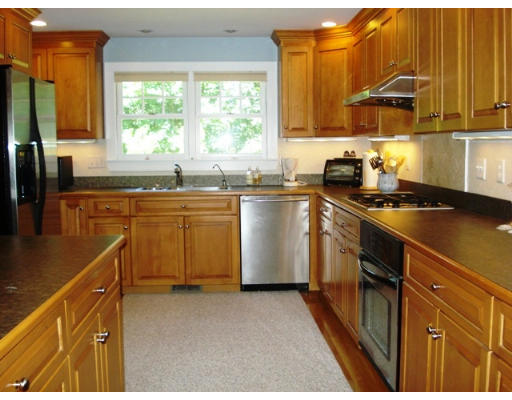 12 Cedar Terrace Wellesley, MA 02481 - Photo 3 of 18