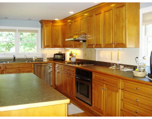 12 Cedar Terrace Wellesley, MA 02481 - Photo 4 of 18