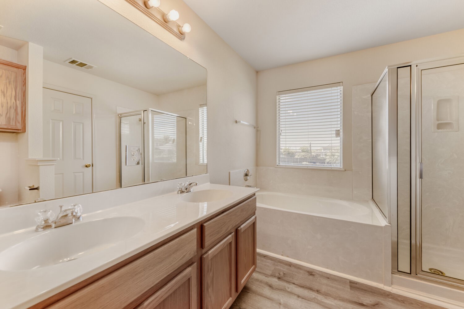 14716 Lipton Lane Pflugerville, TX 78660 - Photo 18 of 26 a bathroom with a tub sink and mirror