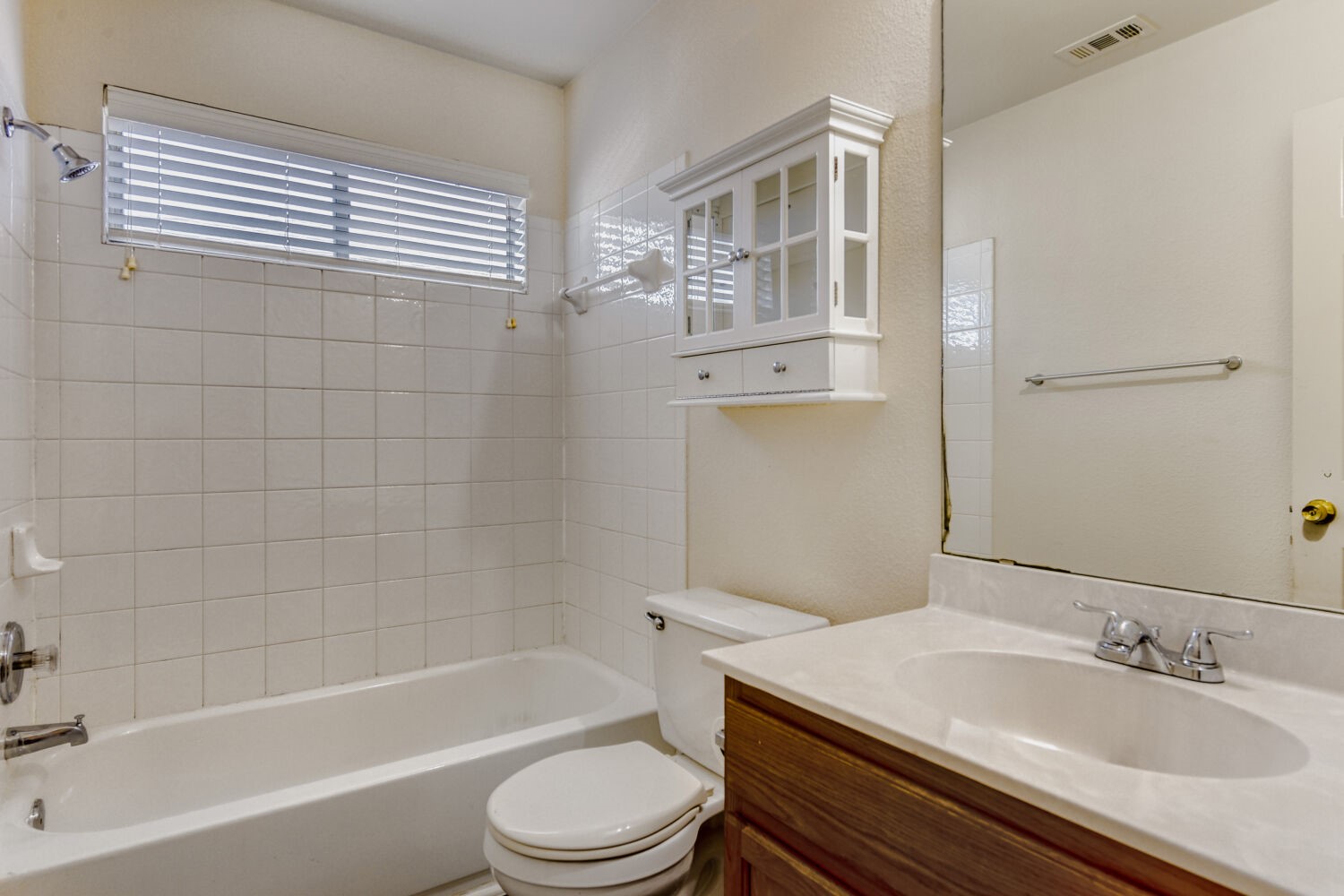 14716 Lipton Lane Pflugerville, TX 78660 - Photo 21 of 26 a bathroom with a sink toilet and bathtub