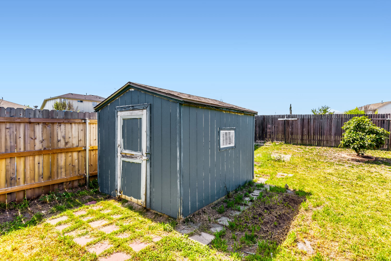 14716 Lipton Lane Pflugerville, TX 78660 - Photo 25 of 26 a view of a backyard with a garden