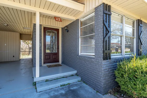 a view of house with a yard