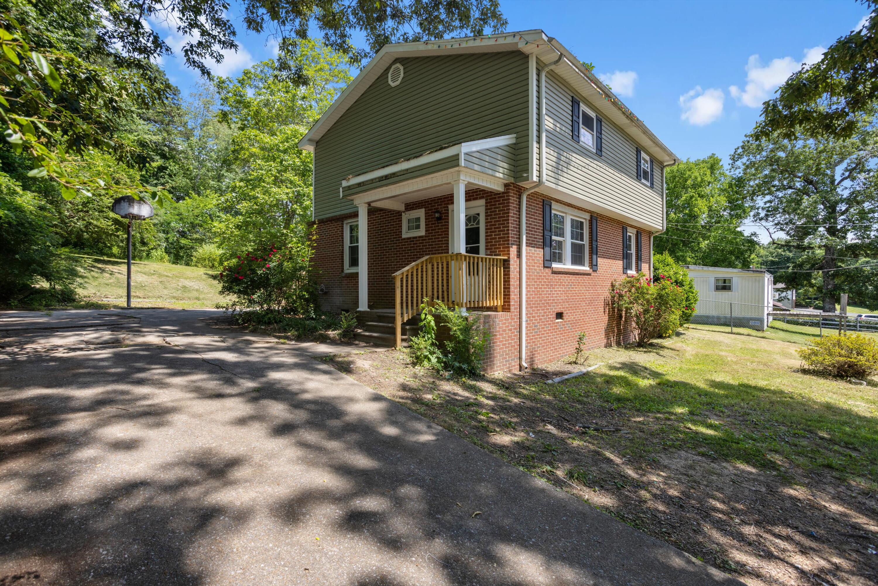 8228 Middle Valley Road Hixson, TN 37343 - Photo 2 of 19 01-2M6A1185