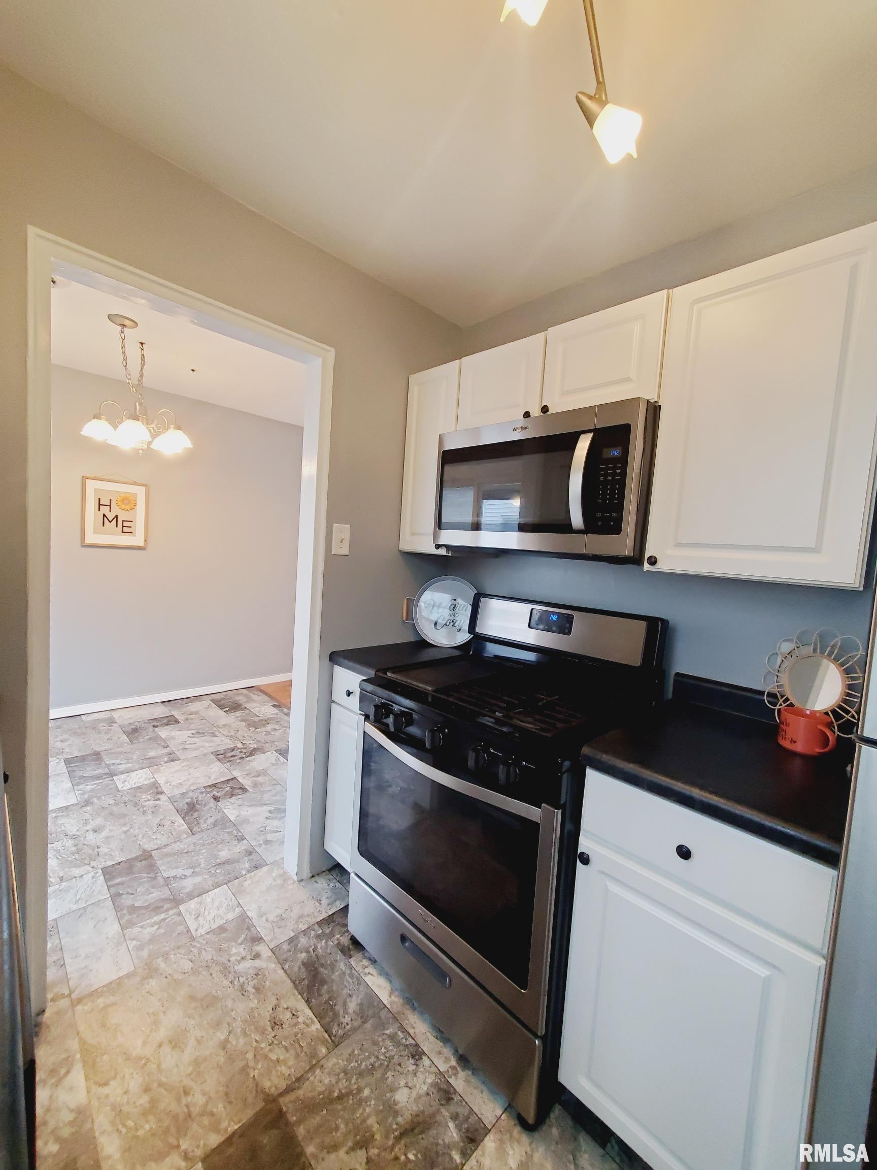 114 Berry Road Marquette Heights, IL 61554 - Photo 11 of 38 Gallery Image 11