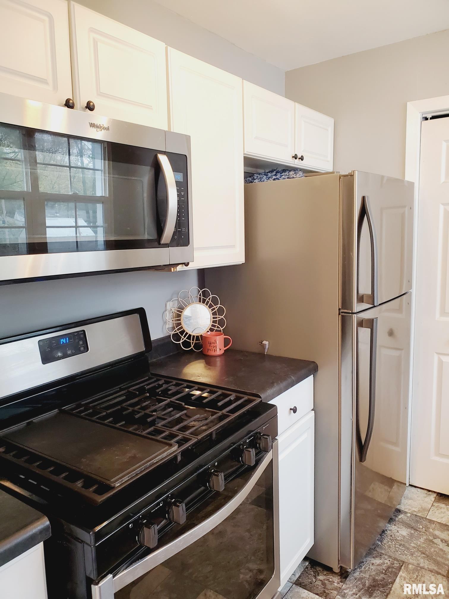 114 Berry Road Marquette Heights, IL 61554 - Photo 8 of 38 Gallery Image 8