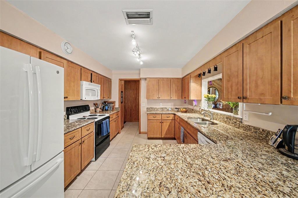 284 Clearview Road Oviedo, FL 32766 - Photo 13 of 35