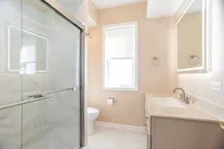 $2,000 | 5520 West Montrose Avenue, Unit 2S, Chicago, IL 60641