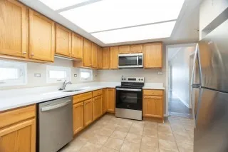 $2,000 | 5520 West Montrose Avenue, Unit 2S, Chicago, IL 60641
