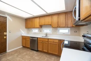 $2,000 | 5520 West Montrose Avenue, Unit 2S, Chicago, IL 60641