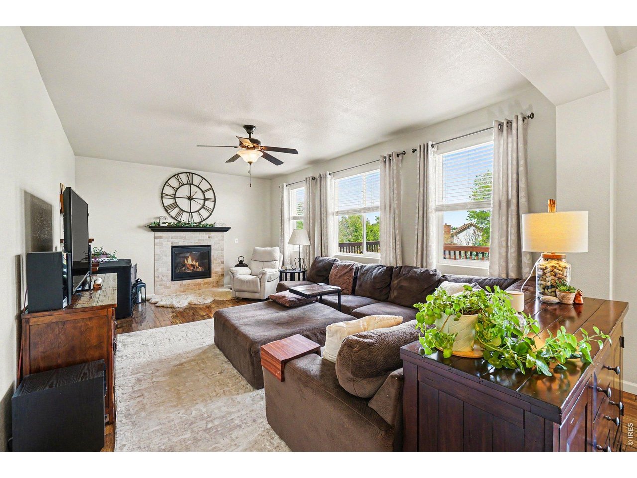 1124 Wagon Bend Road Berthoud, CO 80513 - Photo 8 of 38 living room