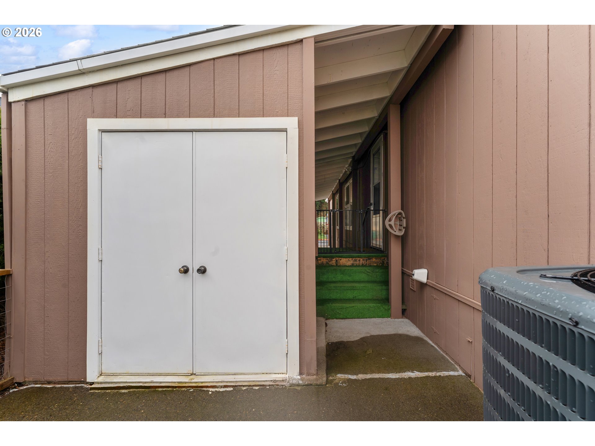 15768 Southeast Powell Boulevard, Unit 40 Portland, OR 97236 - Photo 32 of 33 a view of entryway and kitchen