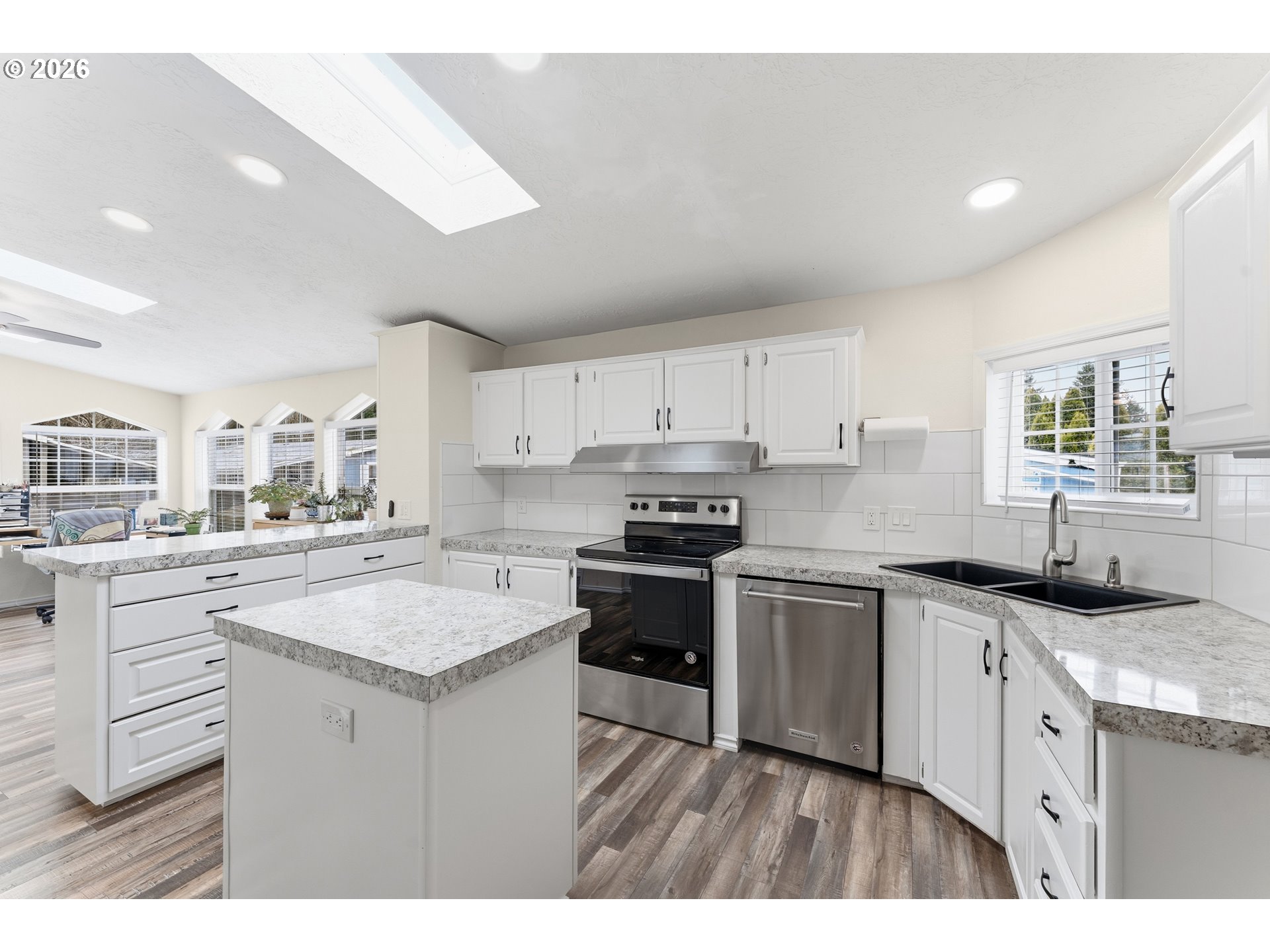 15768 Southeast Powell Boulevard, Unit 40 Portland, OR 97236 - Photo 6 of 33 a kitchen with a sink stove and cabinets