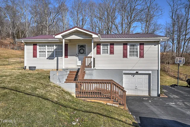 $215,000 | 15513 Industrial Park Road, Bristol, VA 24202