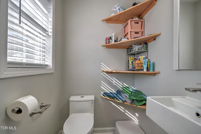 $215,000 | 15513 Industrial Park Road, Bristol, VA 24202