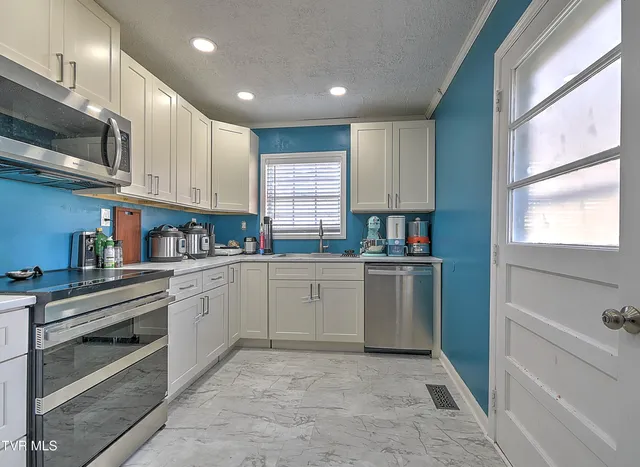 $215,000 | 15513 Industrial Park Road, Bristol, VA 24202