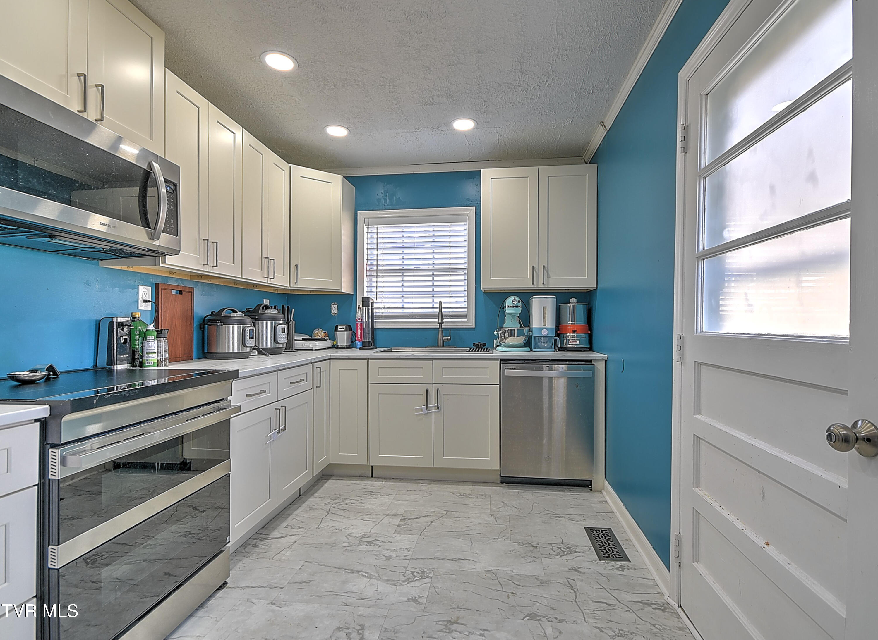 15513 Industrial Park Road Bristol, VA 24202 - Photo 6 of 30 15535 Indsuatral DB-8