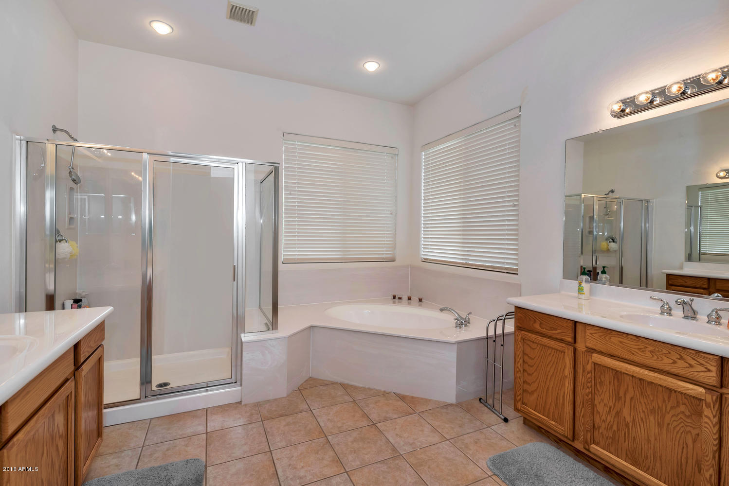 5042 South Ranger Trail Gilbert, AZ 85298 - Photo 13 of 46 5042 S Ranger Trail Gilbert AZ-large-016