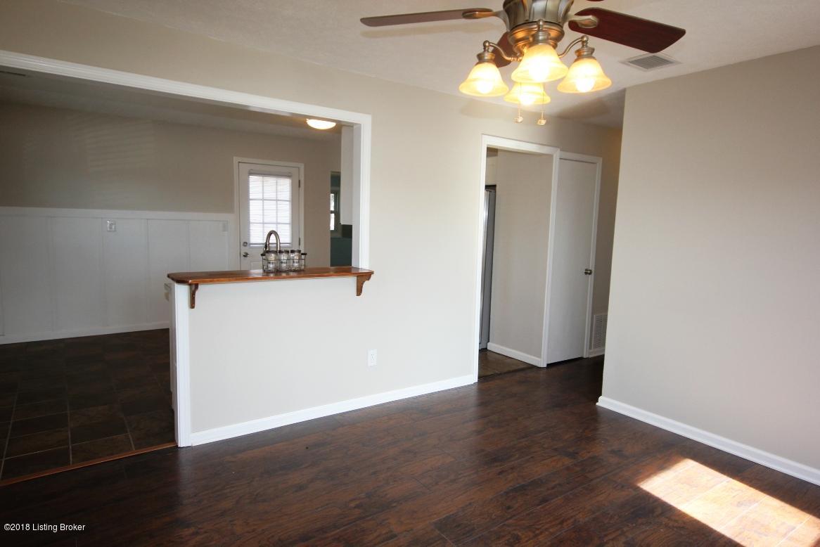 6103 Price Ln Road Louisville, KY 40229 - Photo 4 of 26 LR 2