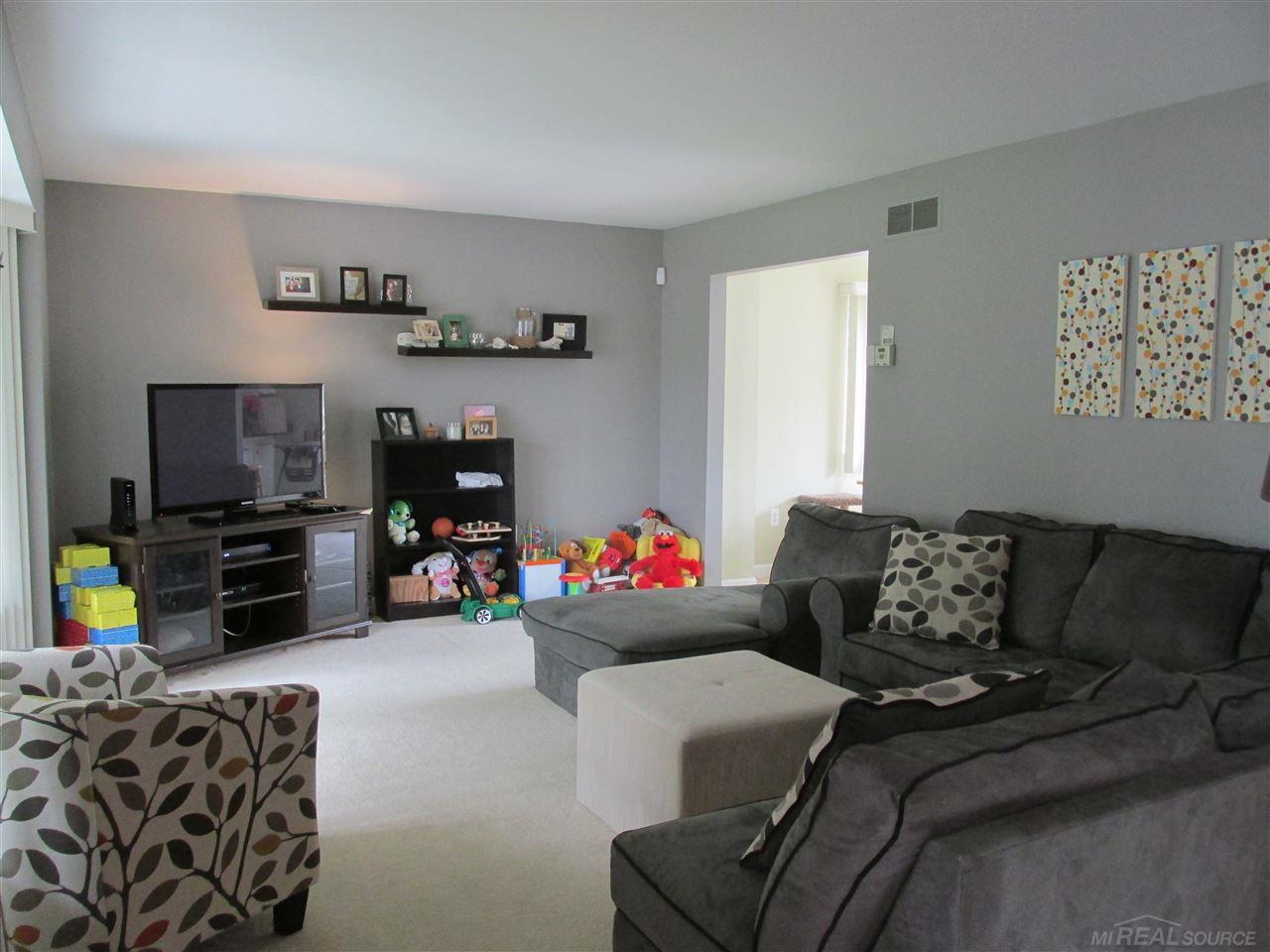 3358 Melvin Avenue Rochester Hills, MI 48307 - Photo 3 of 15