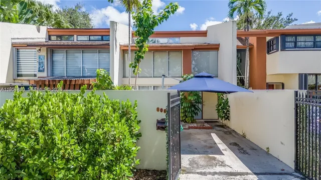 $580,000 | 10462 Southwest 78th Street, Miami, FL 33173