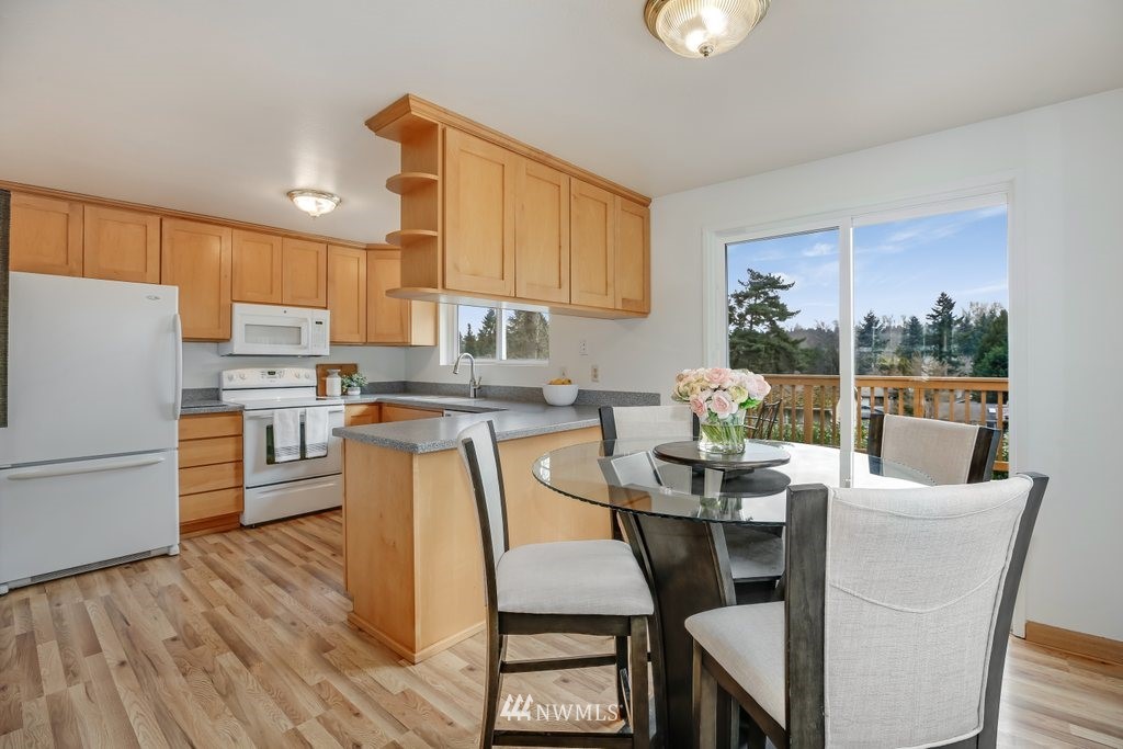 15002 108th Place Northeast Bothell, WA 98011 - Photo 9 of 36 Gallery Image 9