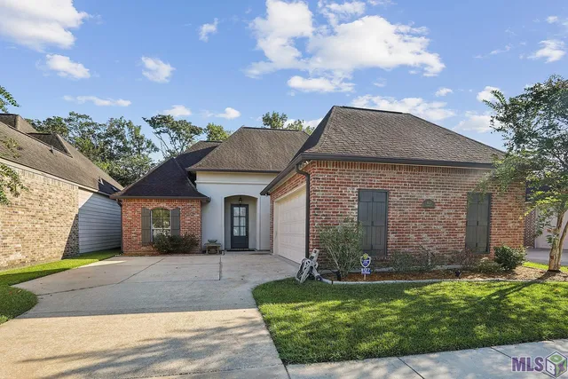 $379,000 | 8127 Valencia Court, Baton Rouge, LA 70820