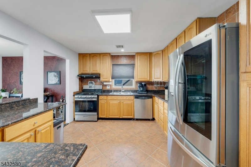 2657 Spruce Street Union, NJ 07083 - Photo 11 of 44
