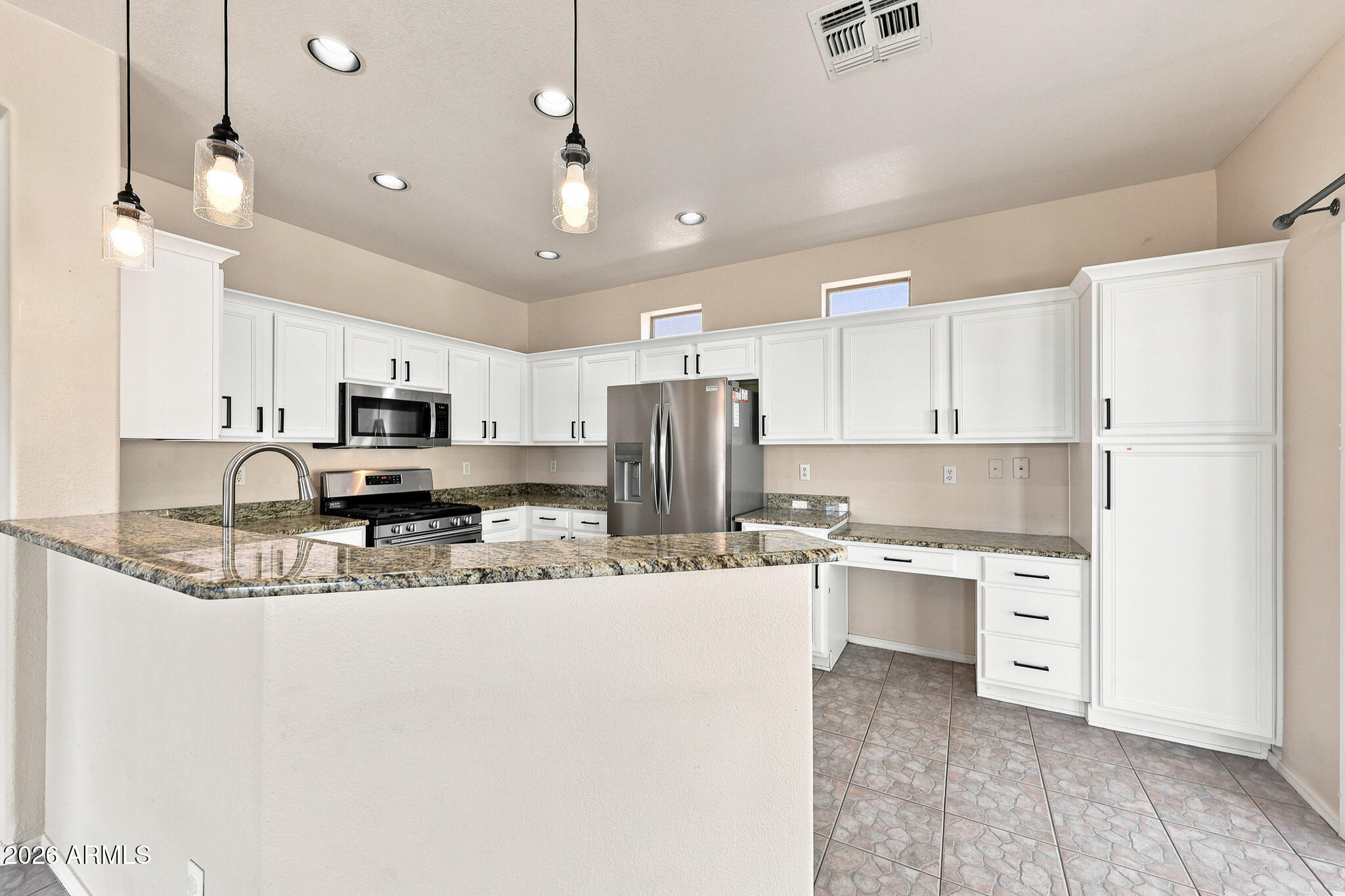 10828 West Monte Vista Road Avondale, AZ 85392 - Photo 12 of 32 Breakfast bar