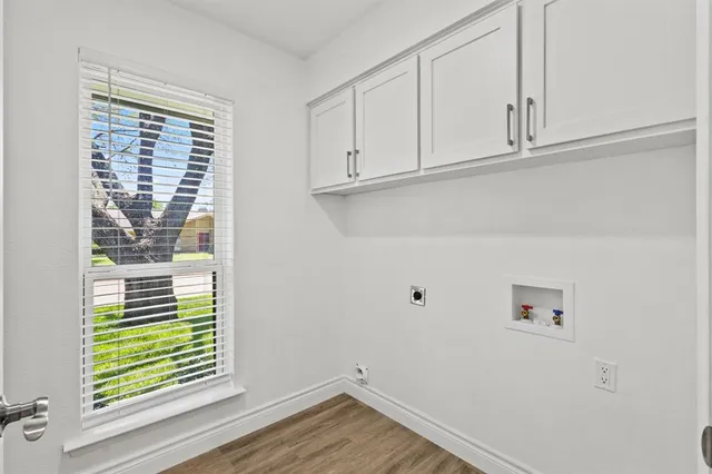 a view of empty room with window