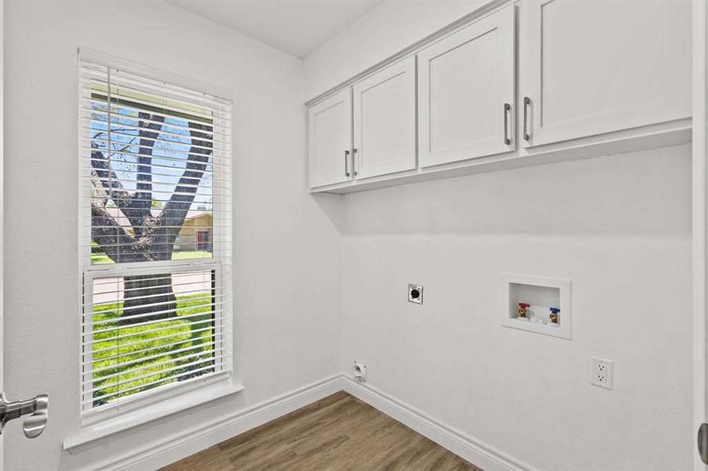 4105 Candlenut Lane Dallas, TX 75244 - Photo 23 of 27 a view of empty room with window