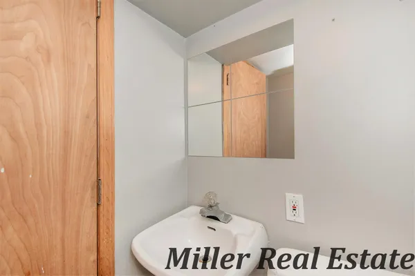$225,000 | 926 North Washington Street, Lowell, MI 49331