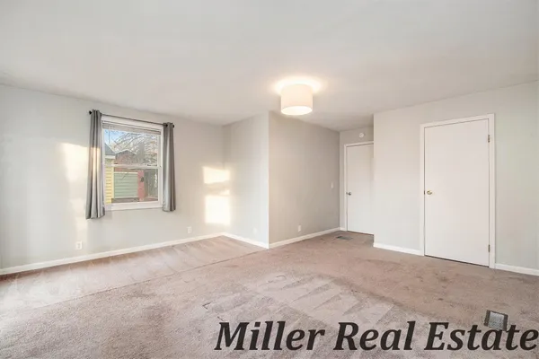 $225,000 | 926 North Washington Street, Lowell, MI 49331