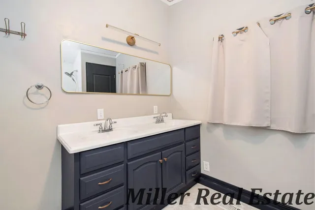 $229,900 | 926 North Washington Street, Lowell, MI 49331