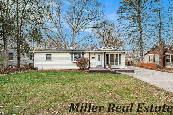 $225,000 | 926 North Washington Street, Lowell, MI 49331