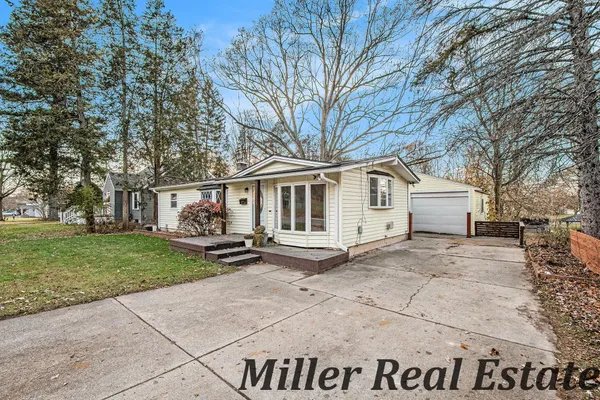 $225,000 | 926 North Washington Street, Lowell, MI 49331