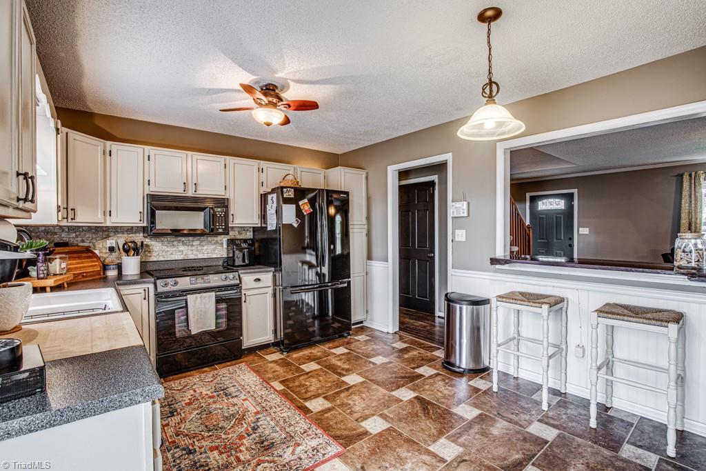 177 Hunters Ridge Road Winston-Salem, NC 27103 - Photo 5 of 44 Gallery Image 5