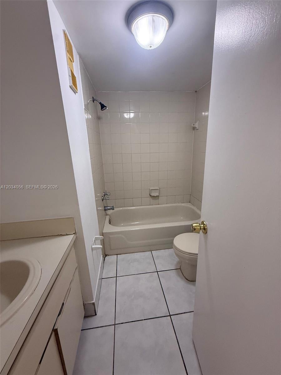 9917 West Okeechobee Road, Unit 3510 Hialeah Gardens, FL 33016 - Photo 7 of 10