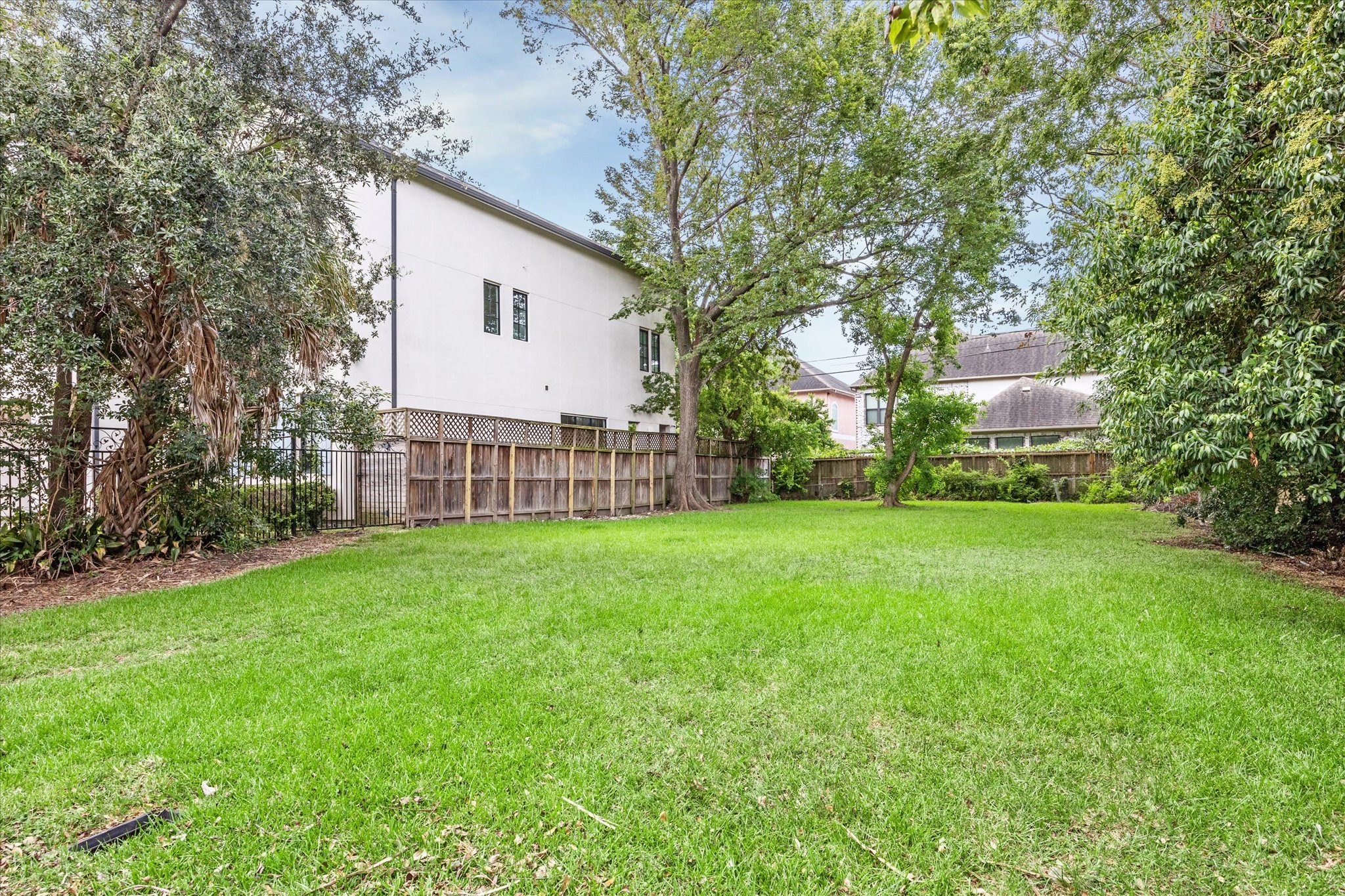 5357 Lampasas Street Houston, TX 77056 - Photo 2 of 6