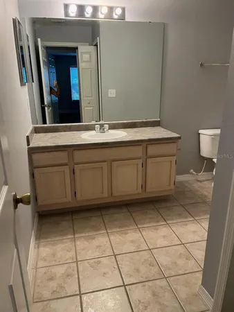 a view of empty room with window