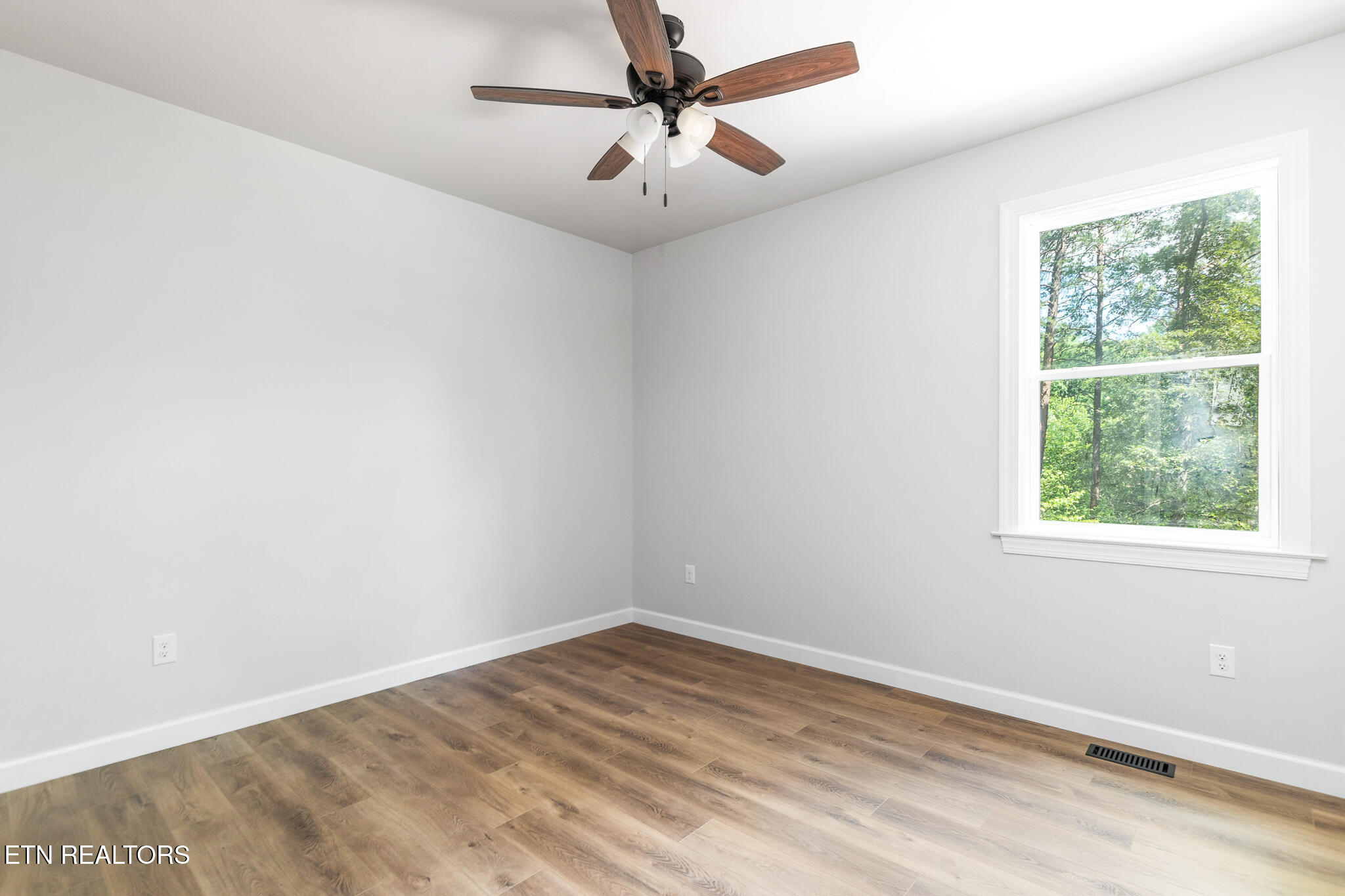 6917 4 Mile Road Maryville, TN 37803 - Photo 11 of 23 Primary Bedroom