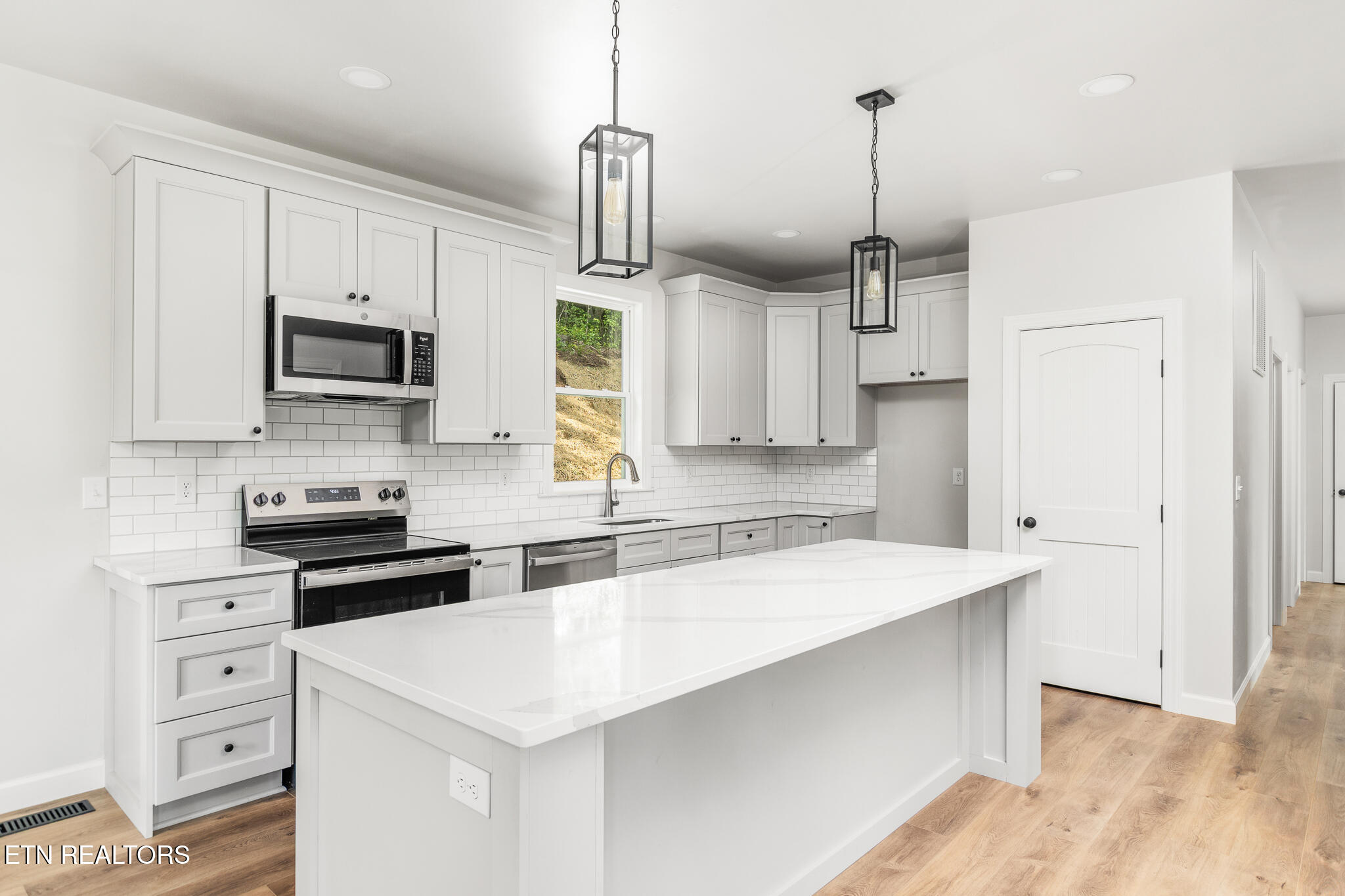 6917 4 Mile Road Maryville, TN 37803 - Photo 7 of 23 Kitchen