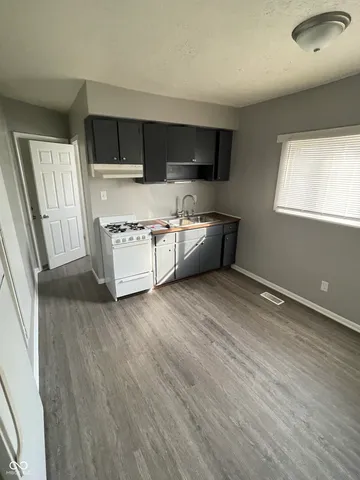 $699 | 1944 Unit D Shelby Street, Indianapolis, IN 46203