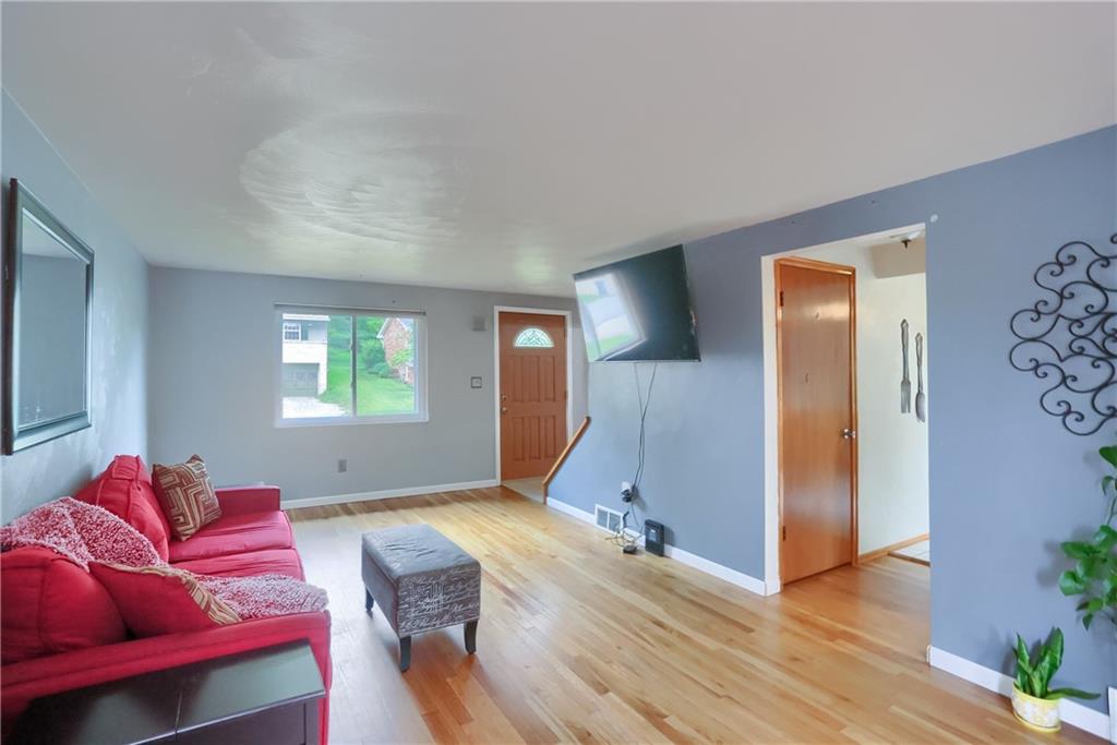 1132 O'Block Road Pittsburgh, PA 15239 - Photo 5 of 33