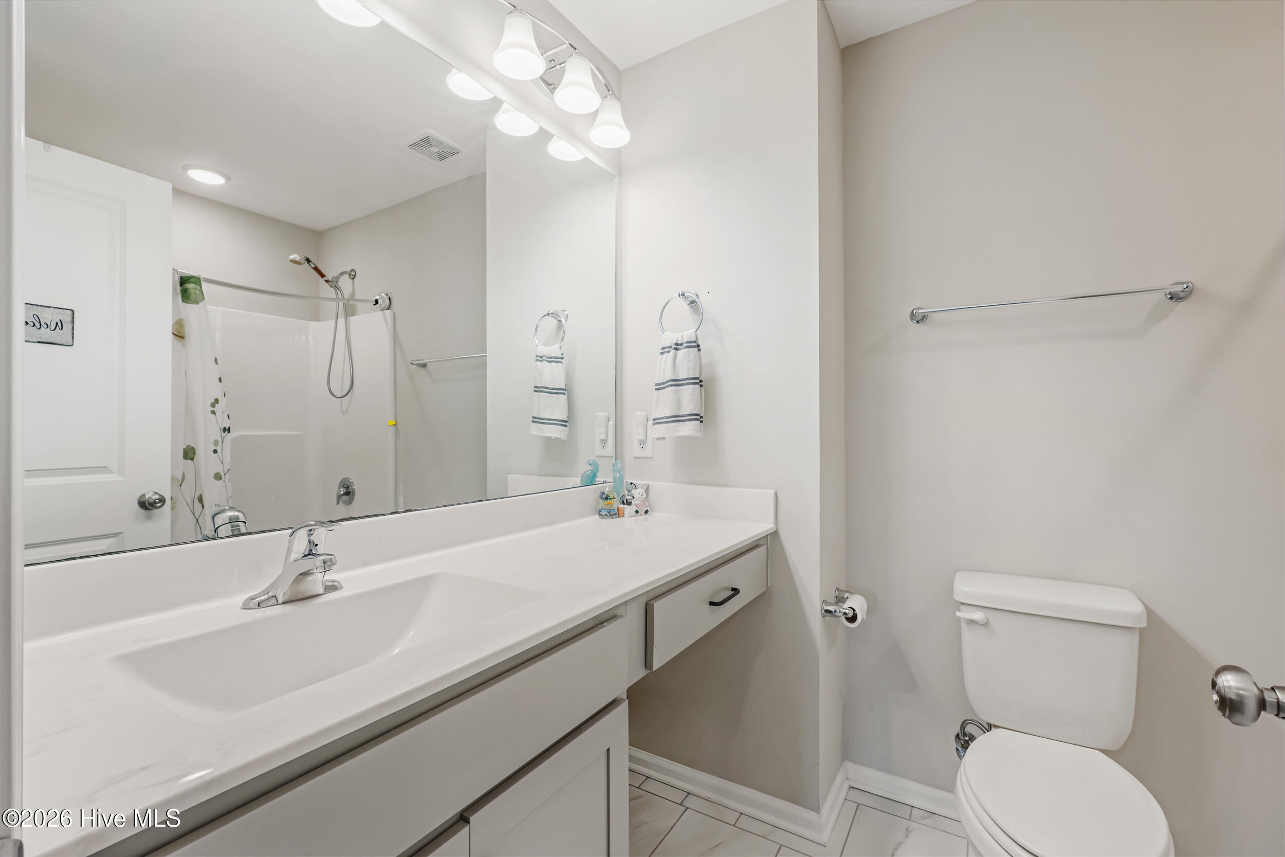 1005 Terraces Lane Hampstead, NC 28443 - Photo 24 of 48 Second Full Bathroom