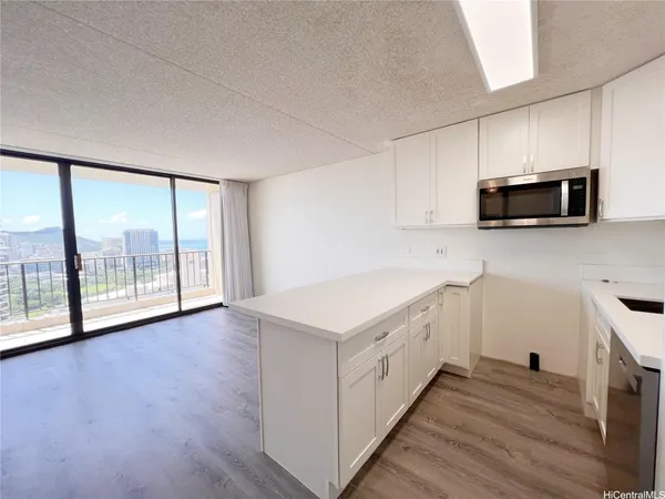 $2,800 | 411 Hobron Lane, Unit 3309, Honolulu, HI 96815