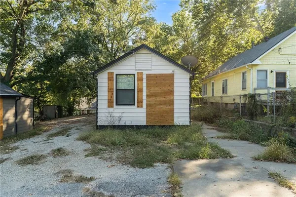 $160,000 | 8810 East Smart Avenue, Independence, MO 64053