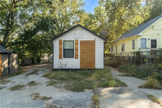 $250,000 | 8810 East Smart Avenue, Independence, MO 64053